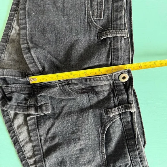 Forever 21 Black Jean Shorts Classic Style 26 - Picture 4 of 6